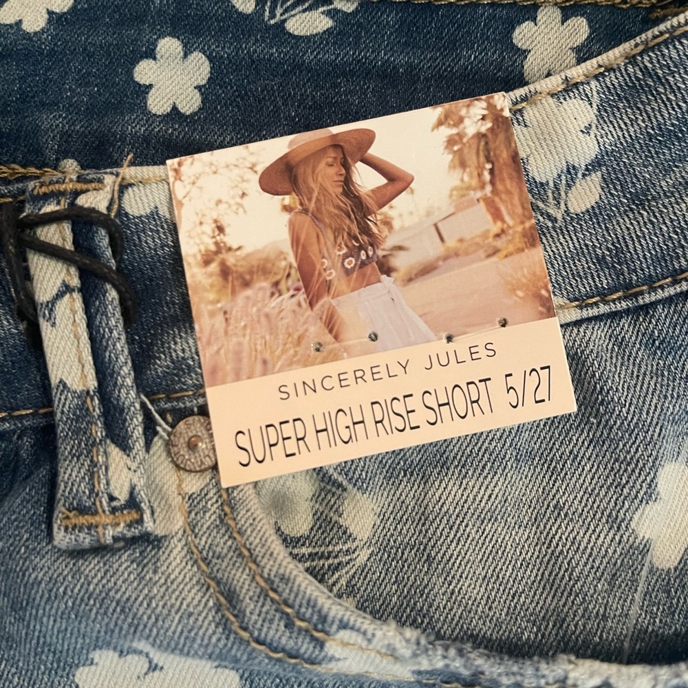 Sincerely Jewels Denim & Daisy Jorts in Stretch Denim 🌼 - Picture 4 of 5